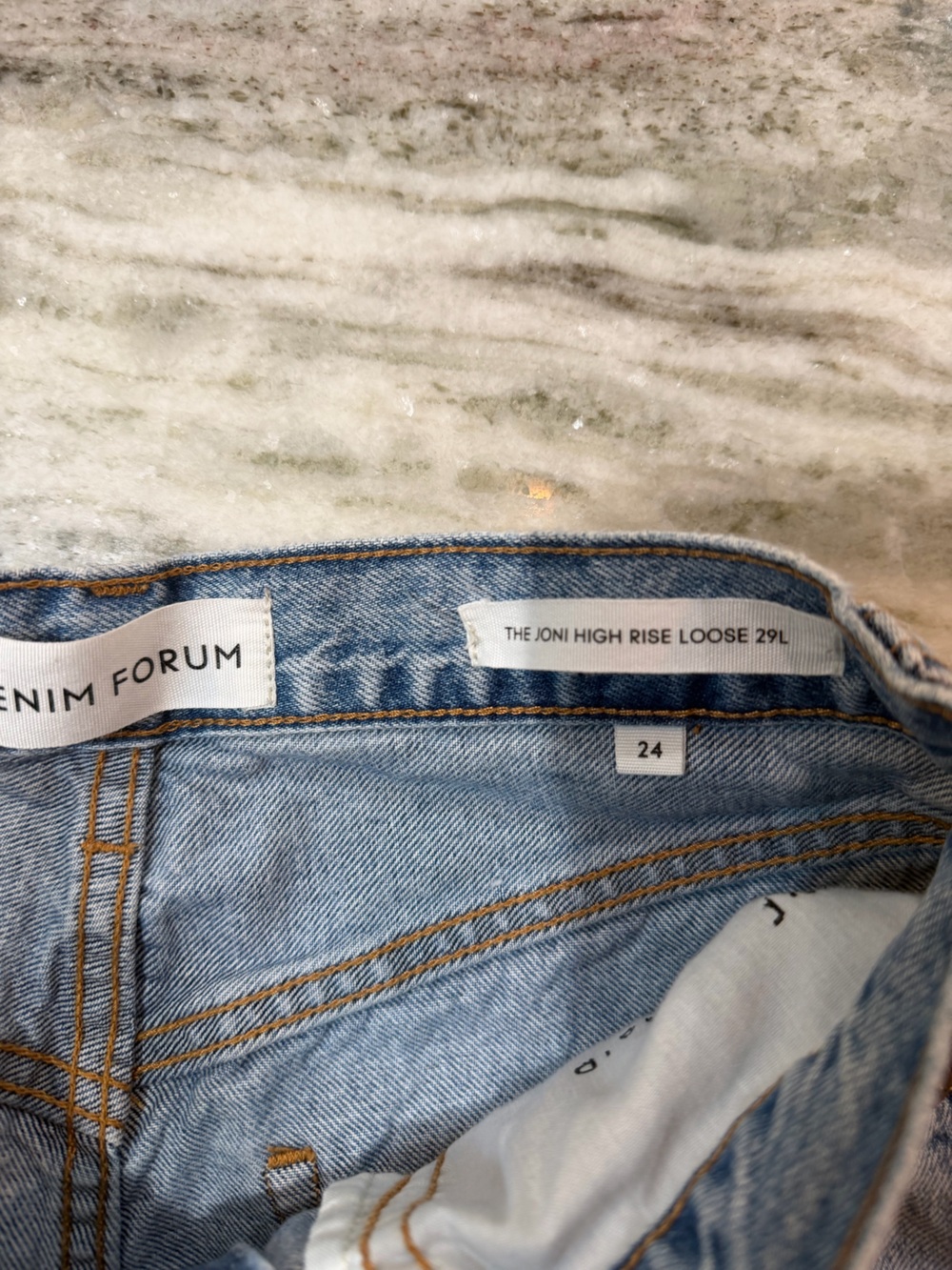 Aritzia Denim Forum The Joni High-Rise Straight-Leg Loose Jeans
Size 24 - Picture 5 of 9